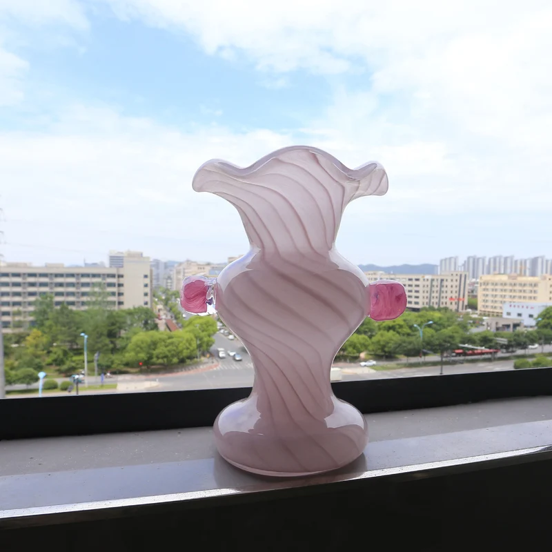 Skulpturale gewellte Kunstglas Dekovase Karnz