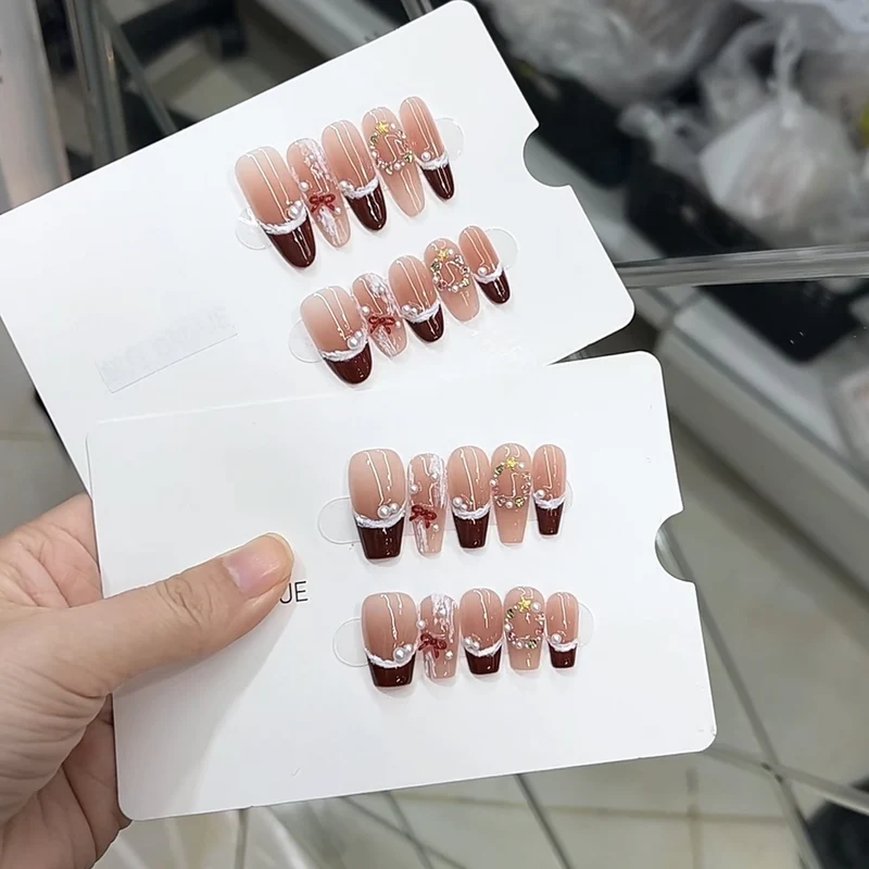 Elegantes dekoratives Nagelkunst Press-On-Set Karnz