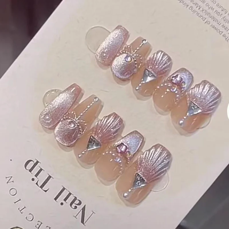 Elegantes 3D-Blumen-Design Press-On Nagelset Karnz