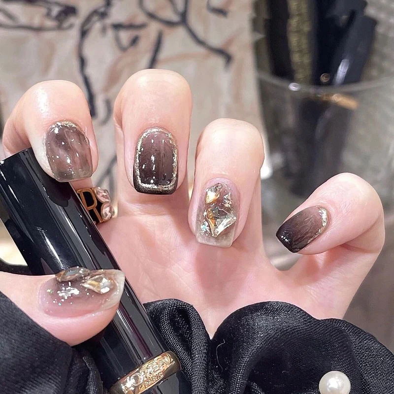 Künstlerisches Nail Art Press-On Set Karnz