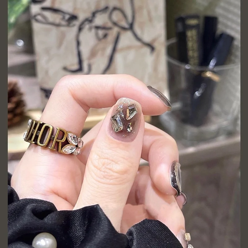 Künstlerisches Nail Art Press-On Set Karnz