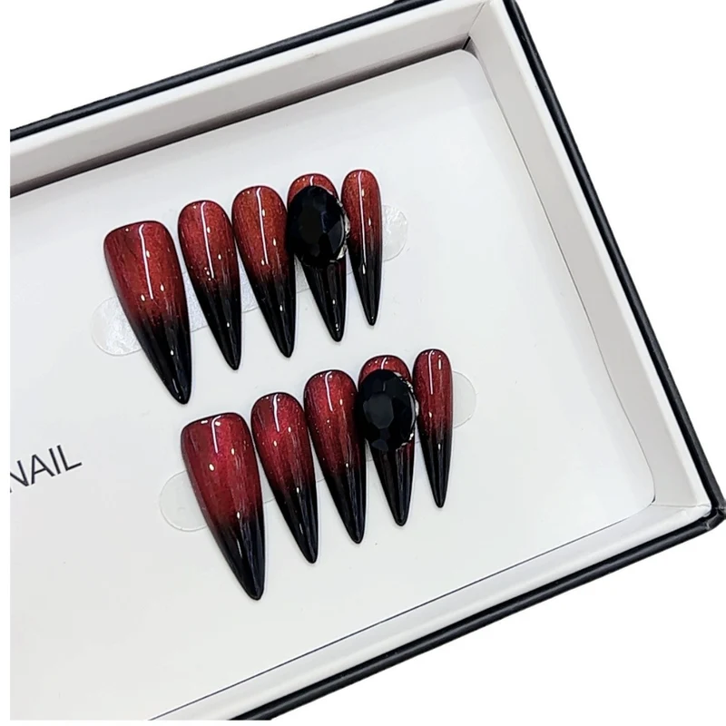 Künstlerisches von der Gotik inspiriertes Press-On Nail Set Karnz