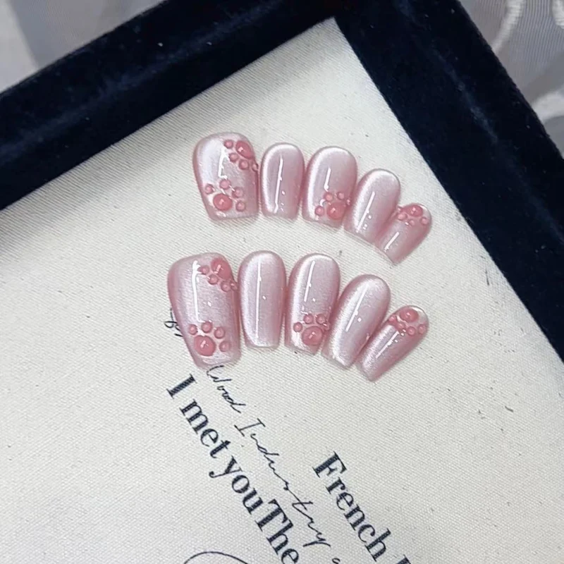 Künstlerische French Tip Press-On Nägel Karnz