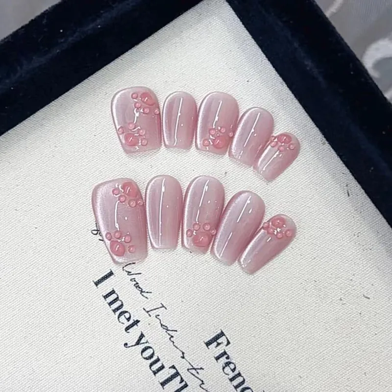 Künstlerische French Tip Press-On Nägel Karnz