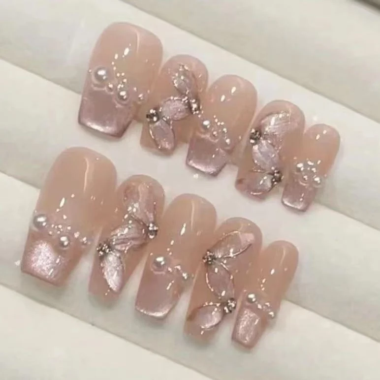 Künstlerisches Blumen Press-On Nagelset mit Perlenakzenten Karnz