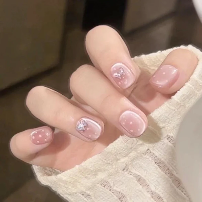 Künstlerisches Blumen-Press-On-Nagelset mit Glitzerakzenten Karnz