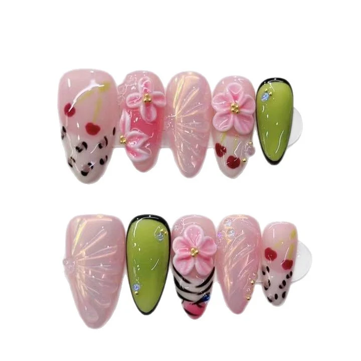 Künstlerisches mit Blumen verziertes Press-On Nagelset Karnz