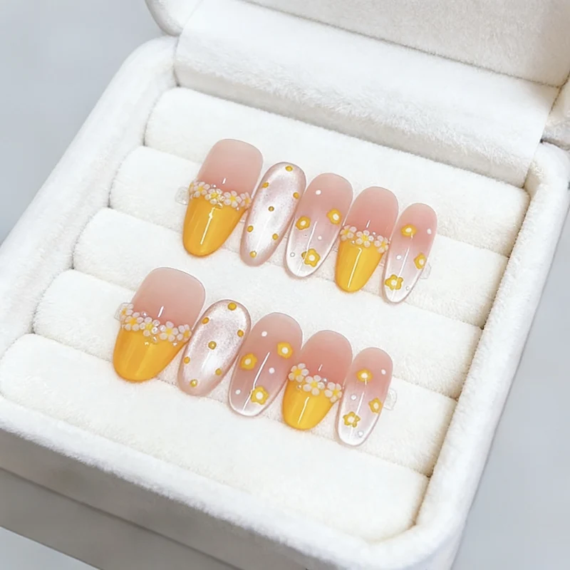 Künstlerisches Blumendesign-Press-On-Nagelset Karnz