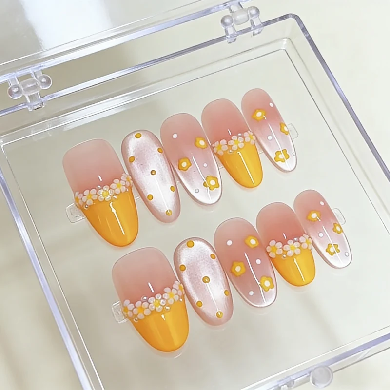Künstlerisches Blumendesign-Press-On-Nagelset Karnz