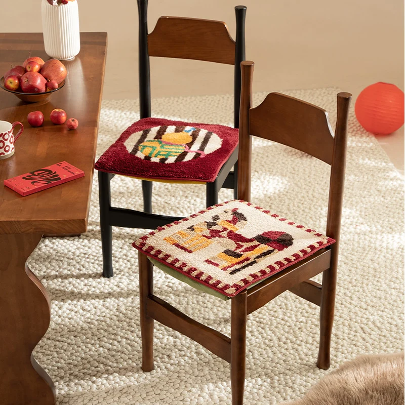 Hand-tufted square decor bath mat with animal motif and non-slip back Stornfield