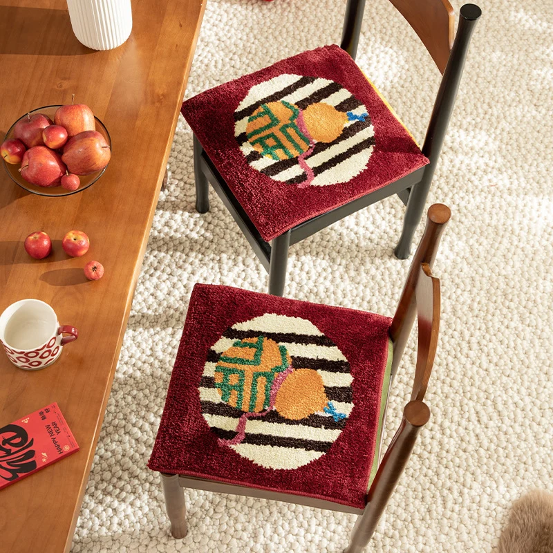 Hand-tufted square decor bath mat with animal motif and non-slip back Stornfield