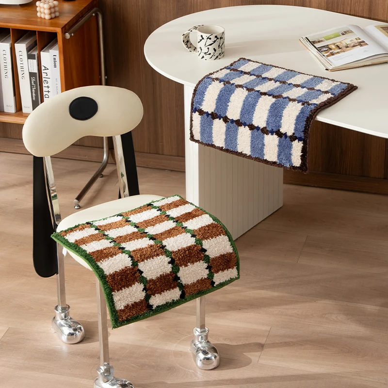Hand-tufted square bath mat with high pile and non-slip bottom Stornfield