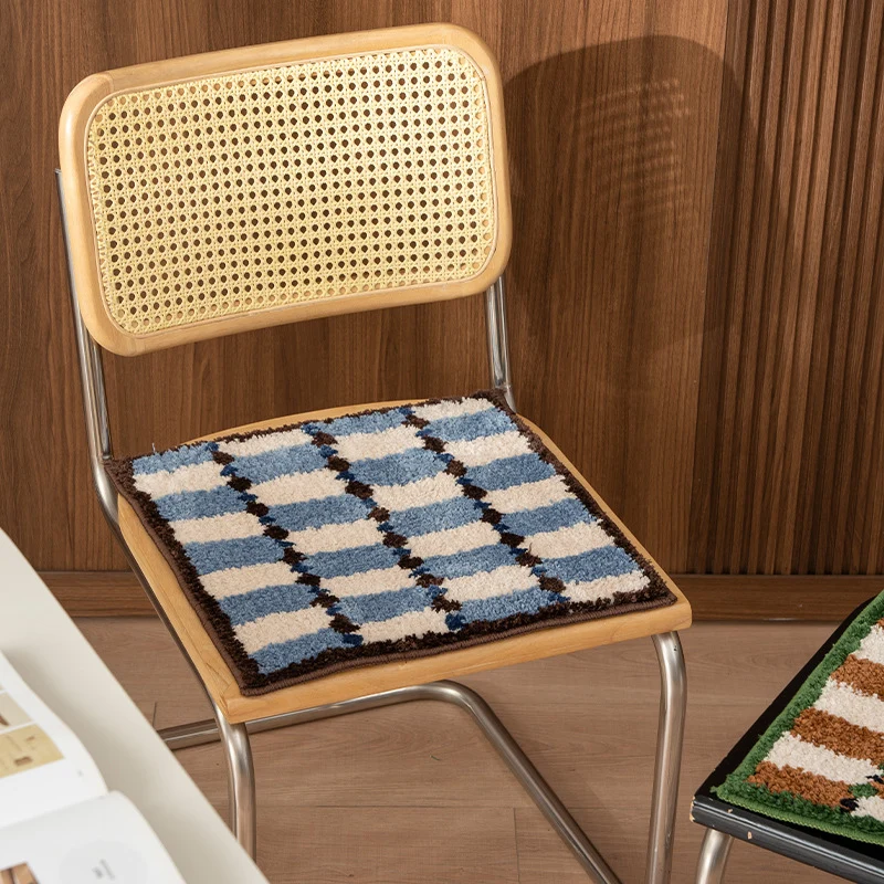 Hand-tufted square bath mat with high pile and non-slip bottom Stornfield