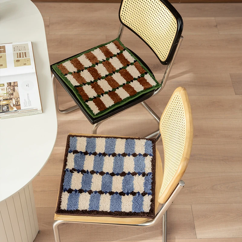 Hand-tufted square bath mat with high pile and non-slip bottom Stornfield