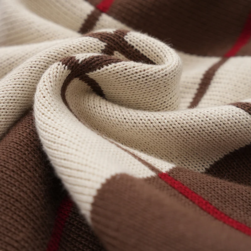 Woven cushion cover with checked jacquard relief and concealed zipper Stornfield