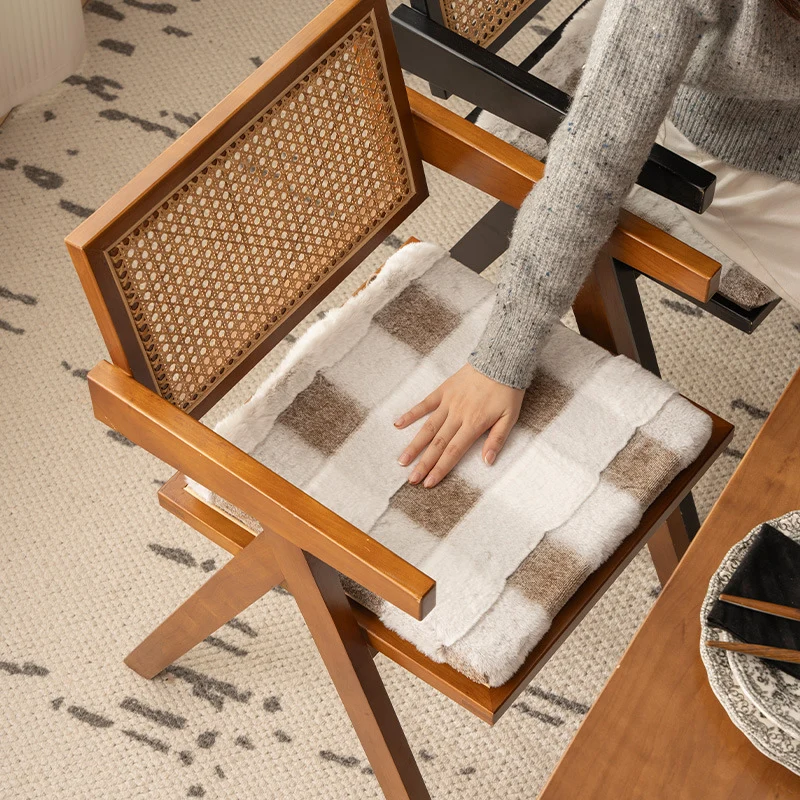 Padded seat cushion with faux fur cover and fastening straps Stornfield