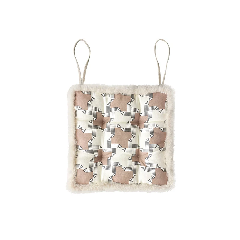 Padded seat cushion with fastening straps, quilted tufting surface and faux fur trim Stornfield