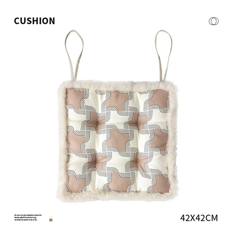Padded seat cushion with fastening straps, quilted tufting surface and faux fur trim Stornfield