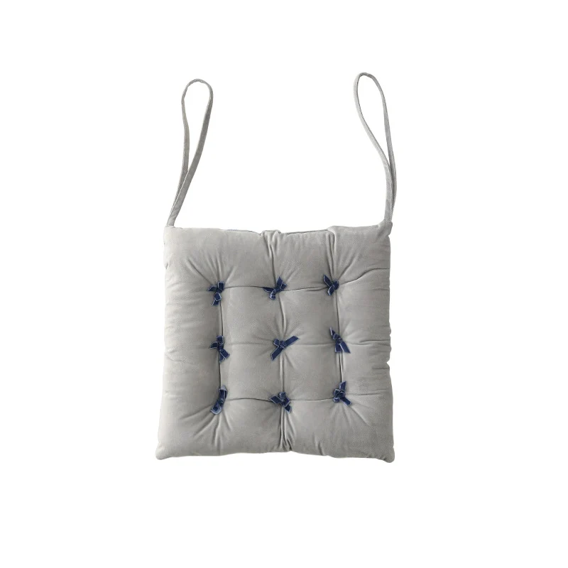 Padded square seat cushion with tufting and attachment ribbons Stornfield