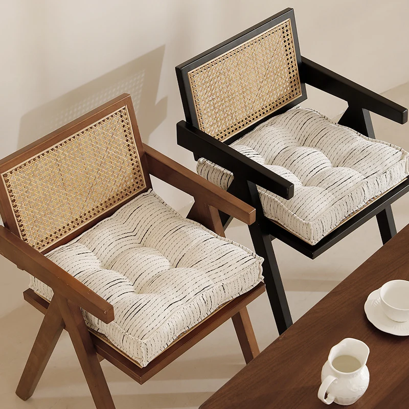 Padded square seat and floor cushion with quilted tufted padding and carrying handle Stornfield