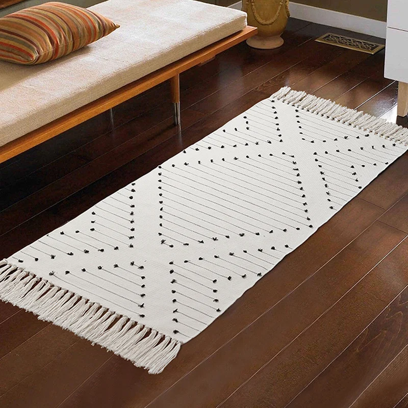 Woven cotton runner with diamond jacquard pattern and fringes Stornfield
