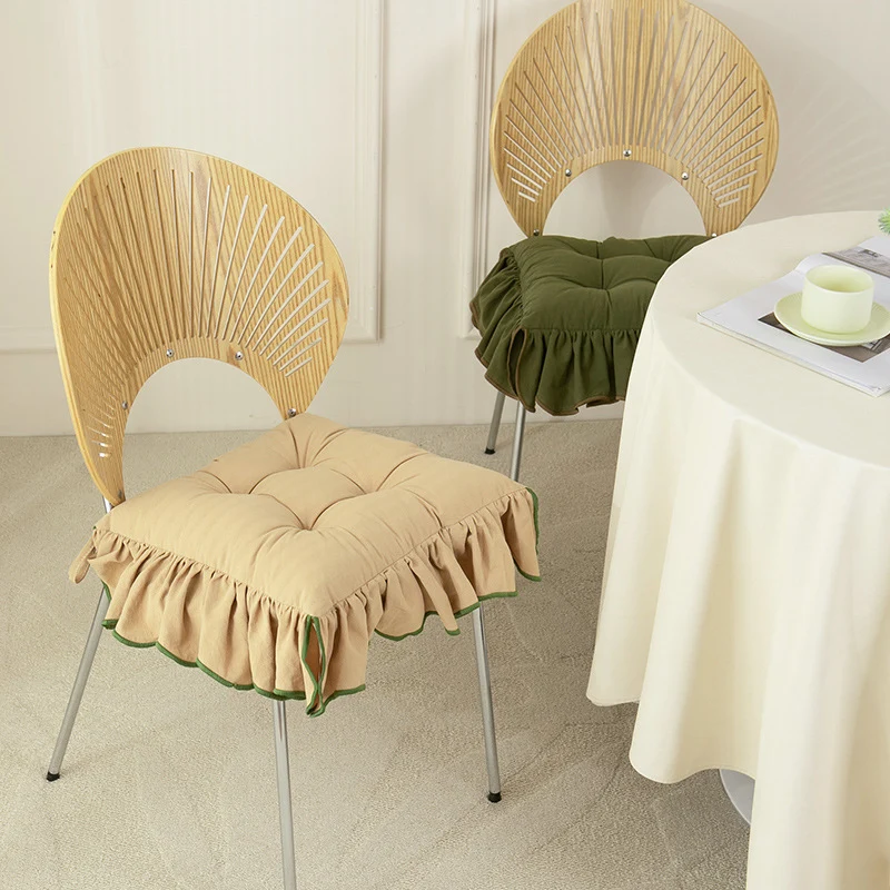 Padded chair cushion with ruffle and ties Stornfield