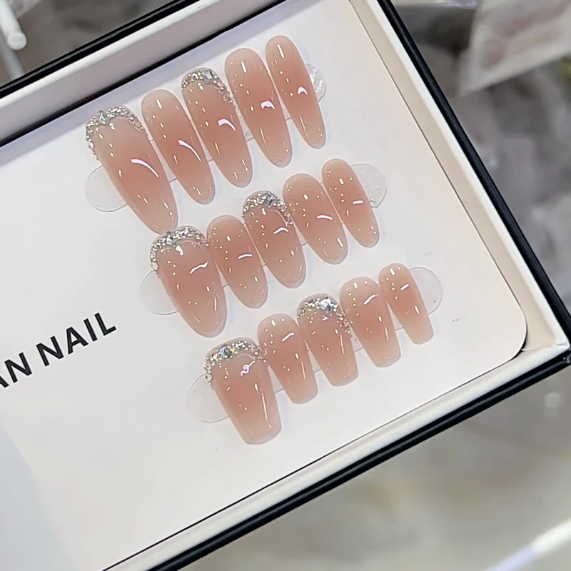 Luxus Press-On Nagelset mit Strass-Akzenten Karnz