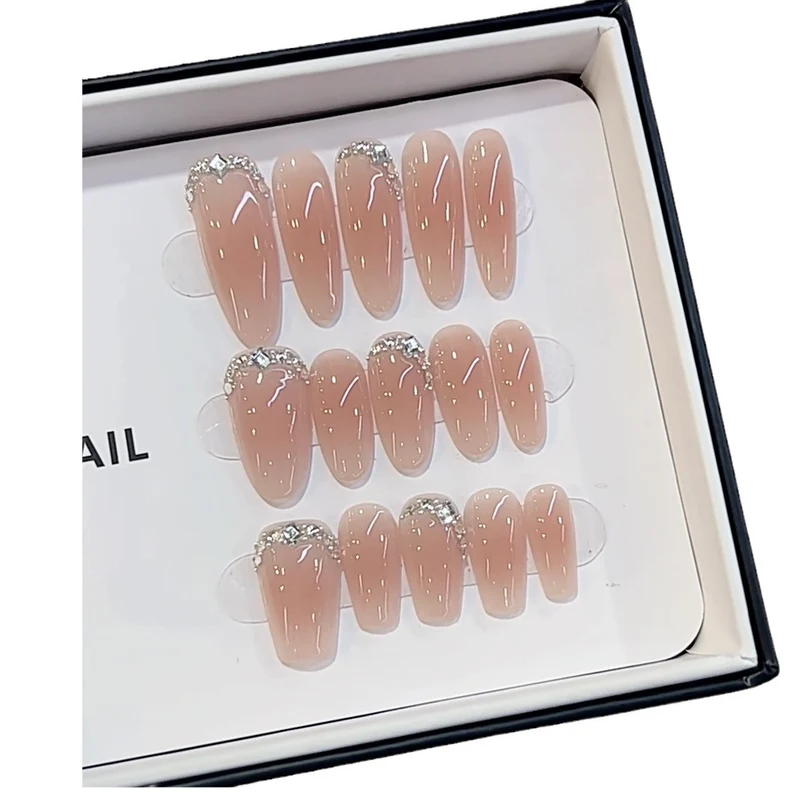 Luxus Press-On Nagelset mit Strass-Akzenten Karnz