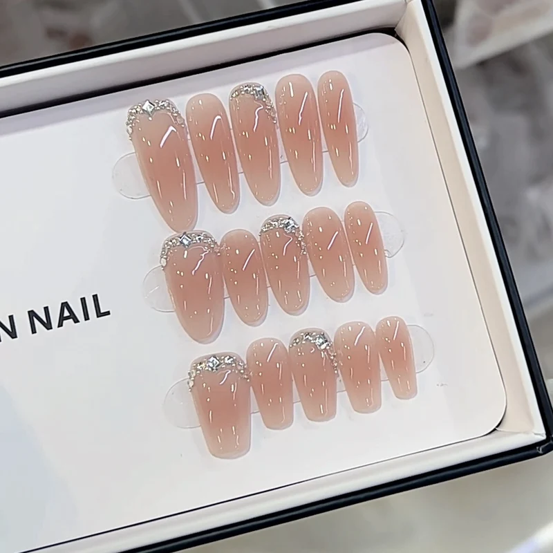 Luxus Press-On Nagelset mit Strass-Akzenten Karnz