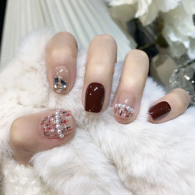 Luxus Druck-Nagelkunst-Set mit Perlen- und Glitzerakzenten Karnz