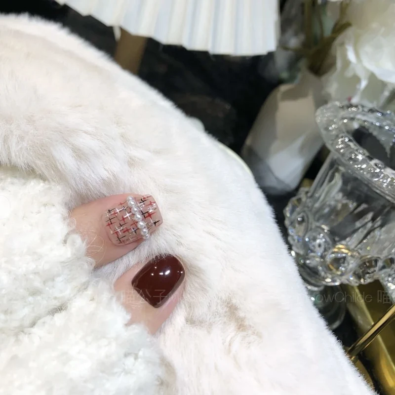 Luxus Druck-Nagelkunst-Set mit Perlen- und Glitzerakzenten Karnz