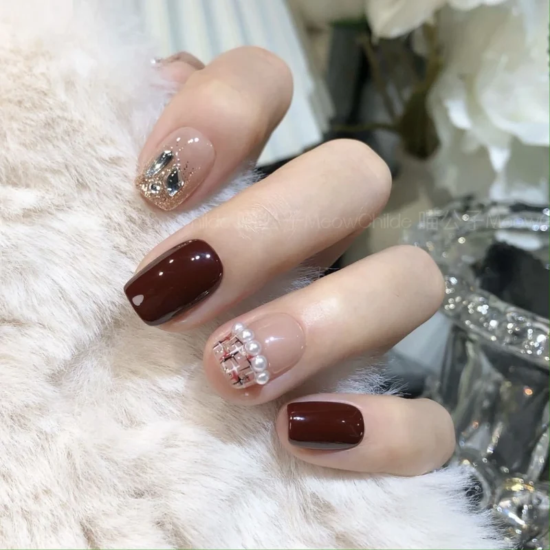 Luxus Druck-Nagelkunst-Set mit Perlen- und Glitzerakzenten Karnz