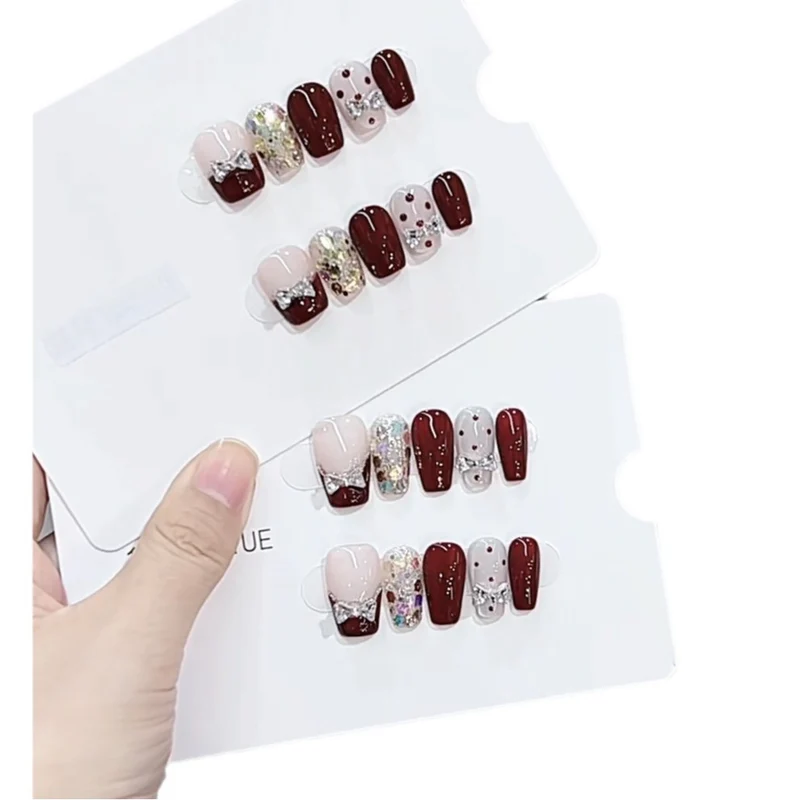 Luxus Press-On Nagelkunst Set mit glitzernden Schleifenakzenten Karnz