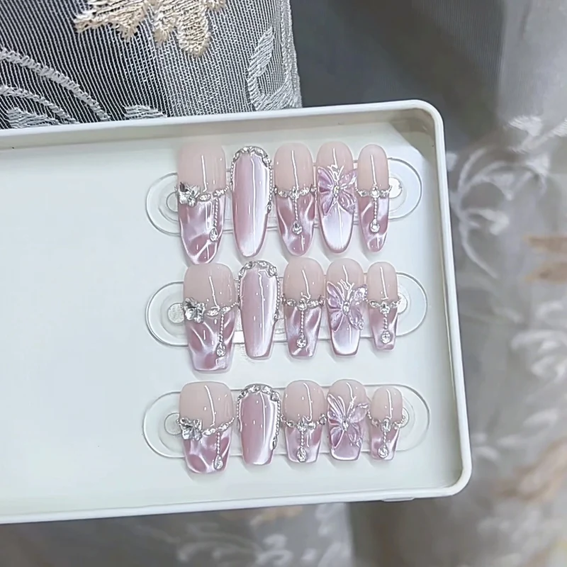 Luxuriöses floral-verziertes Press-On-Nagelset Karnz