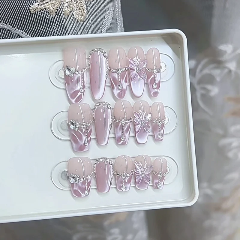 Luxuriöses floral-verziertes Press-On-Nagelset Karnz