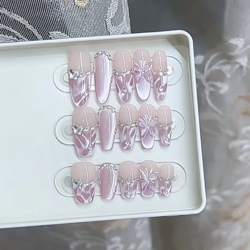 Luxuriöses floral-verziertes Press-On-Nagelset Karnz
