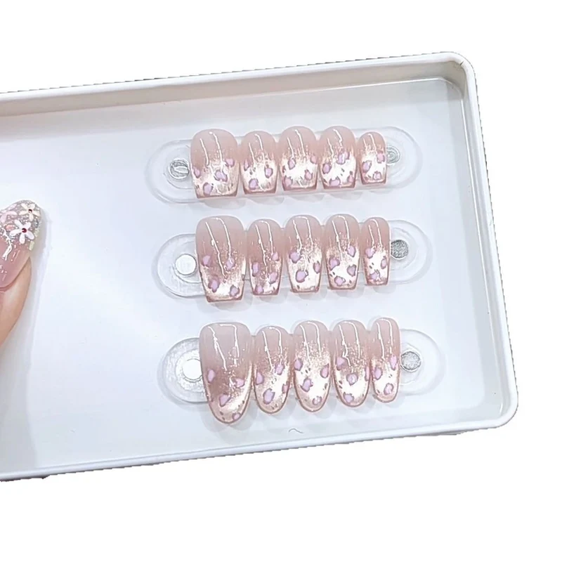 Luxuriöses detailliertes aufzuklebendes Nagelset Karnz