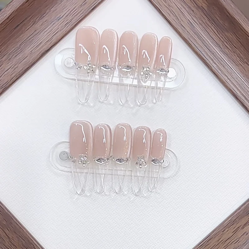 Luxuriöses mit Blumen verzierte Press-On Nagelset Karnz