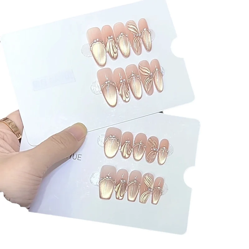 Luxuriöses dekoratives Press-On-Nagelset Karnz