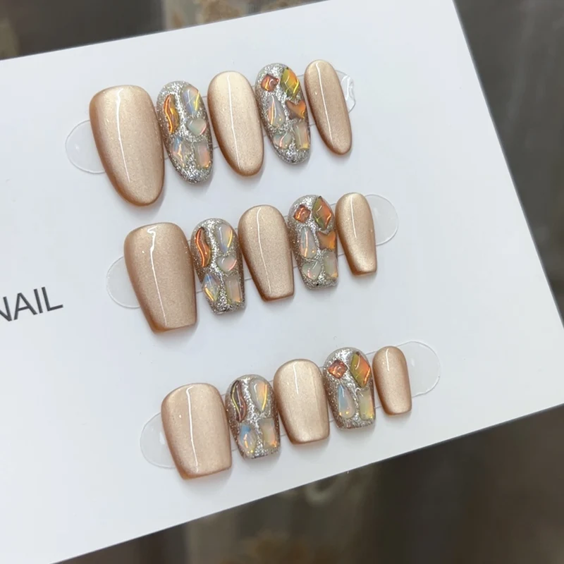 Luxus Press-On Nagelset mit Edelstein-Akzenten Karnz
