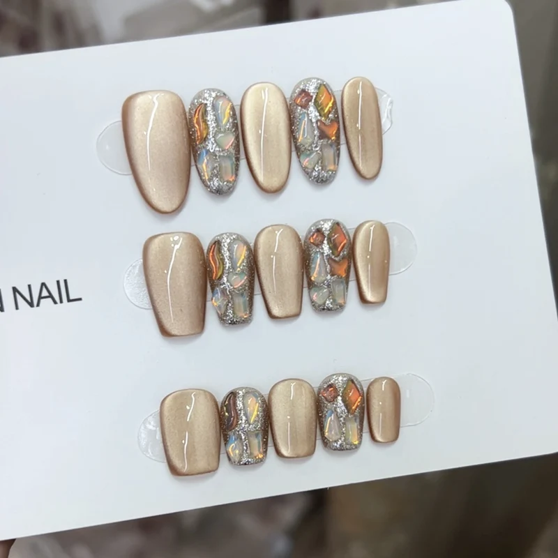 Luxus Press-On Nagelset mit Edelstein-Akzenten Karnz