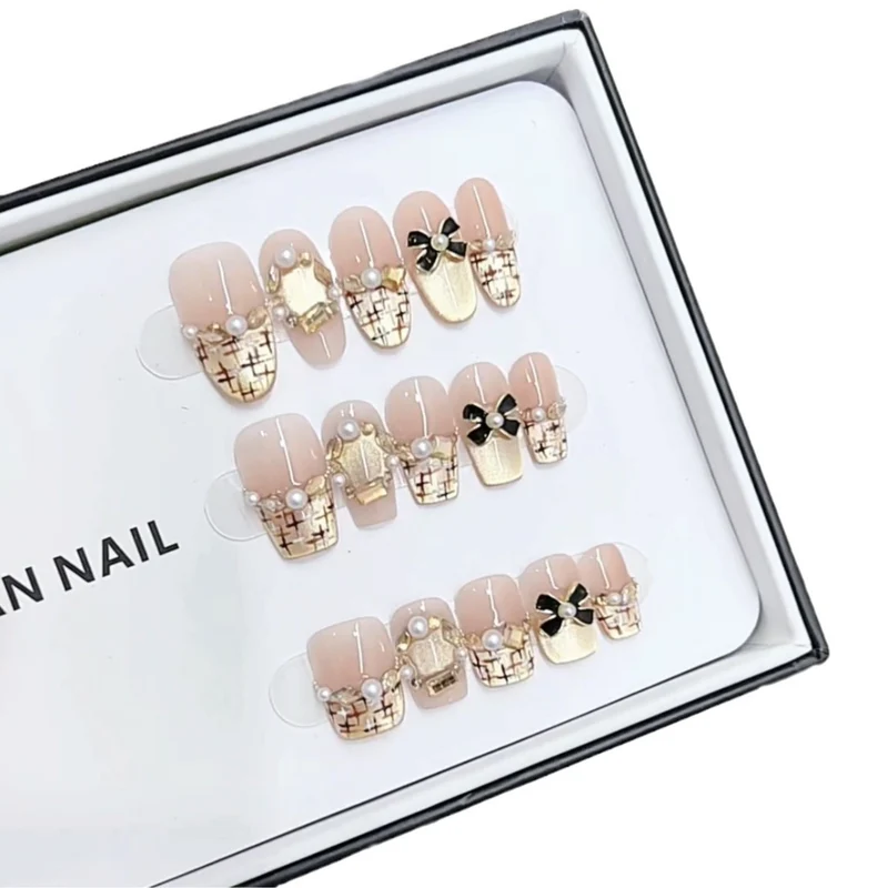 Luxe dekoratives Press-On Nageldesign Set Karnz