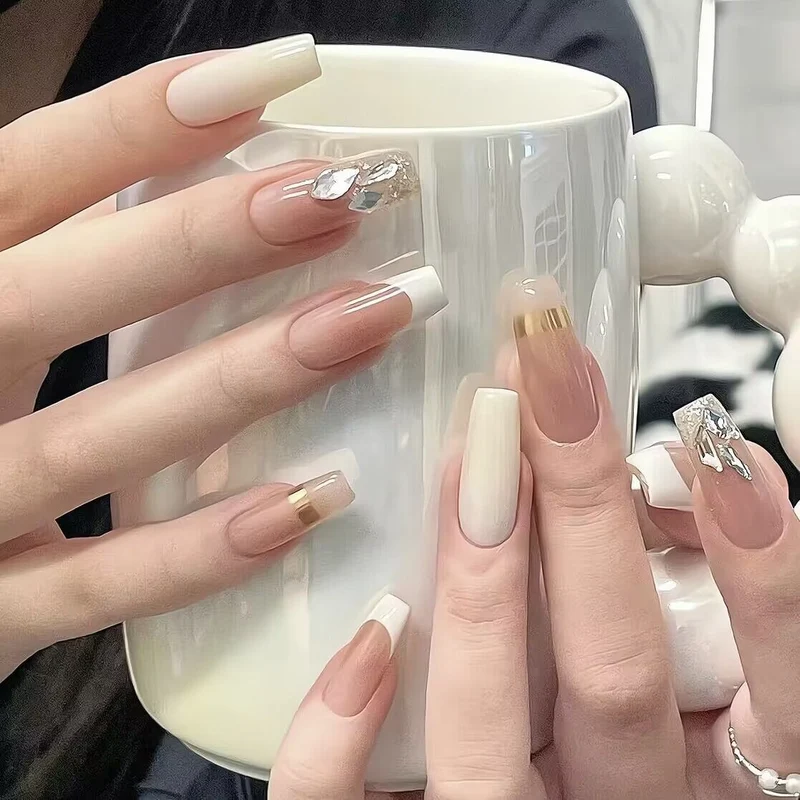 Glamouröse mit Strass verzierte Press-On-Nagel-Set Karnz