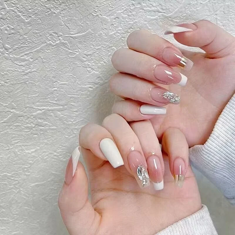 Glamouröse mit Strass verzierte Press-On-Nagel-Set Karnz