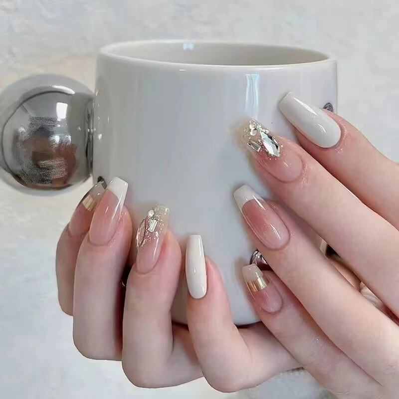 Glamouröse mit Strass verzierte Press-On-Nagel-Set Karnz