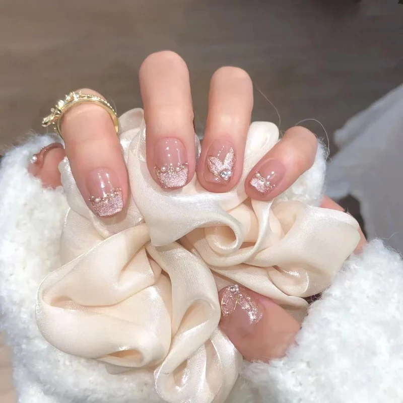 Glamouröse mit Strass besetzte Press-On Nagelkunst Karnz