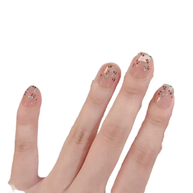 Blumeninspiriertes dekoratives Press-On-Nagel-Set Karnz
