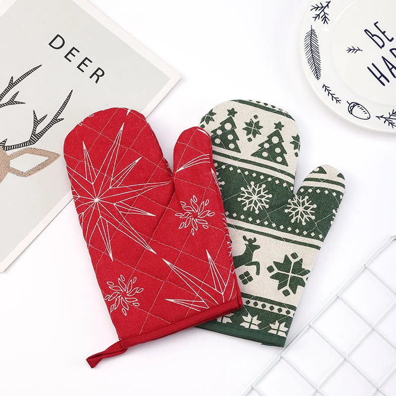 Holiday-Themed Oven Mitts Stornfield