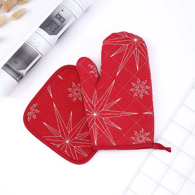 Holiday-Themed Oven Mitts Stornfield