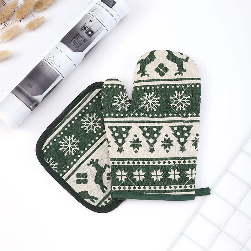 Holiday-Themed Oven Mitts Stornfield